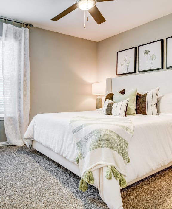 The Oaks at Hampton Apartments in Dallas, TX